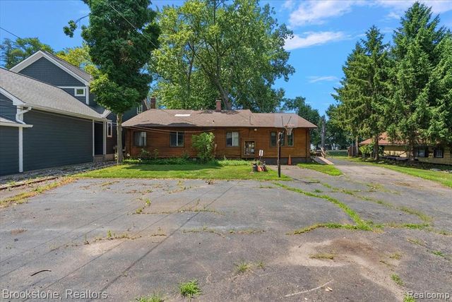 1167 E Lake Drive, Novi, MI 48377