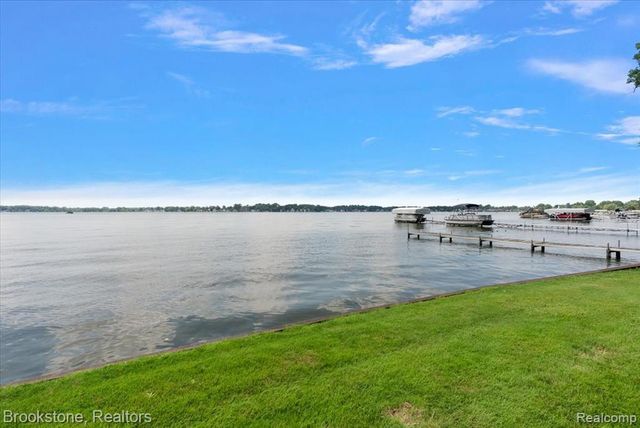 1167 E Lake Drive, Novi, MI 48377
