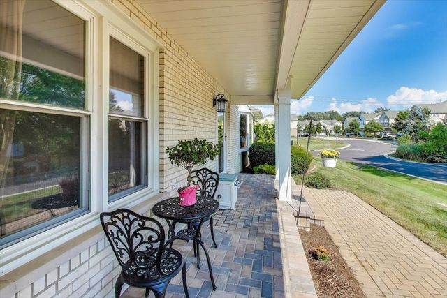 48 W Brentwood Drive, Palatine, IL 60074