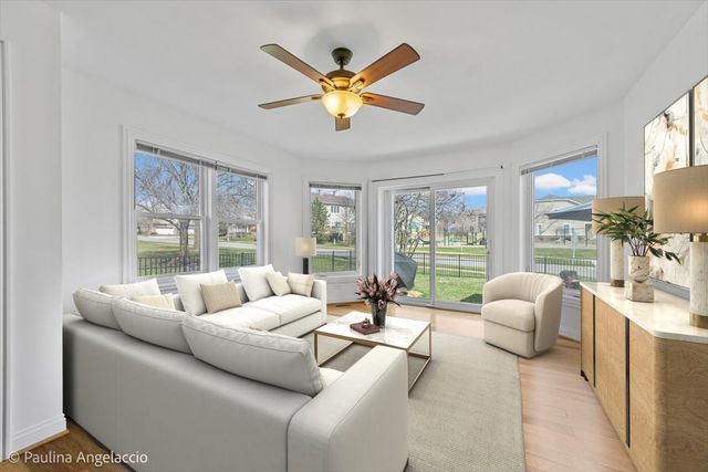 48 W Brentwood Drive, Palatine, IL 60074