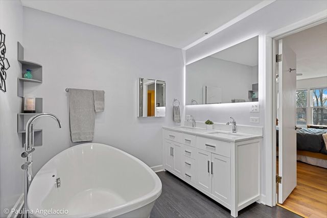 48 W Brentwood Drive, Palatine, IL 60074