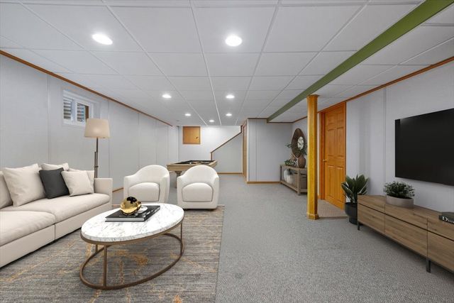 48 W Brentwood Drive, Palatine, IL 60074