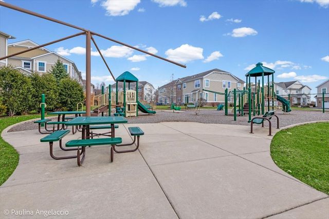 48 W Brentwood Drive, Palatine, IL 60074