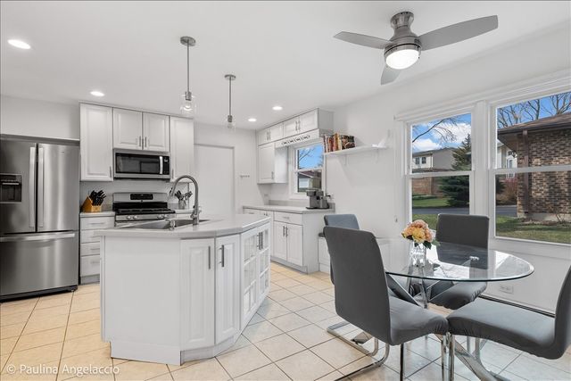 48 W Brentwood Drive, Palatine, IL 60074