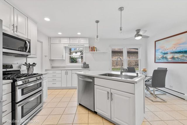 48 W Brentwood Drive, Palatine, IL 60074