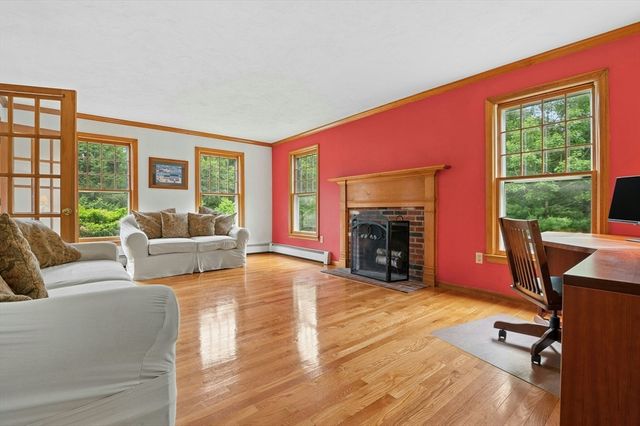 10 Sadler Road, Upton, MA 01568