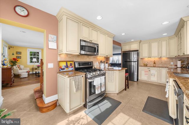 126 IVY ROCK LN, Havertown, PA 19083