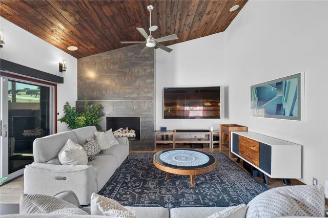 56 The Colonnade, Long Beach, CA 90803