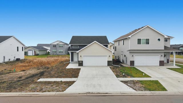 7007 Benji Lane, Horace, ND 58047