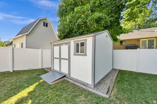 1786 N COUNTRY CIR, Centerville, UT 84014