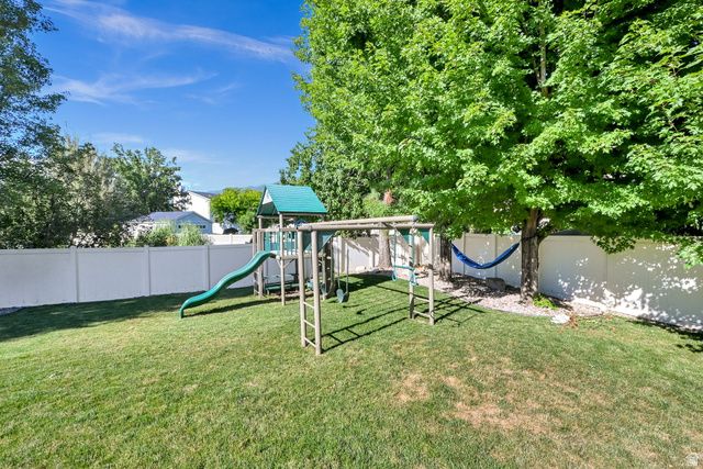 1786 N COUNTRY CIR, Centerville, UT 84014