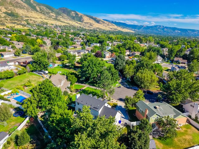 1786 N COUNTRY CIR, Centerville, UT 84014
