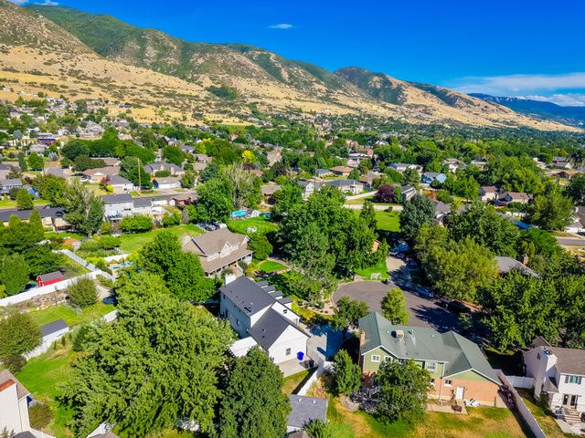 1786 N COUNTRY CIR, Centerville, UT 84014