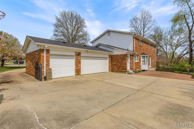 4832 Balmy Bay Court, St Louis, MO 63128