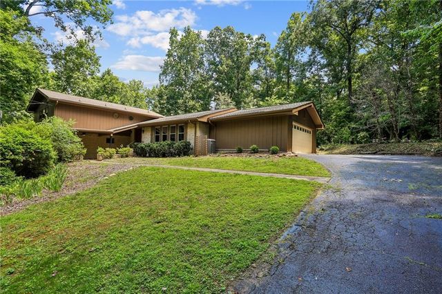2032 Gunstock Drive, Tucker, GA 30087