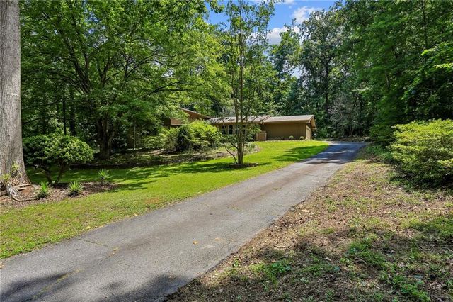 2032 Gunstock Drive, Tucker, GA 30087