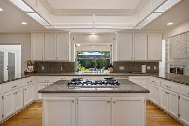 8530 Quail Oaks Dr, Granite Bay, CA 95746