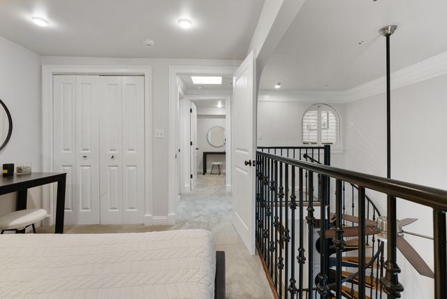 377 King Street Unit 203, Charleston, SC 29401