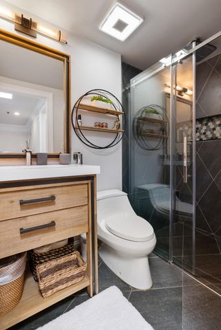 377 King Street Unit 203, Charleston, SC 29401