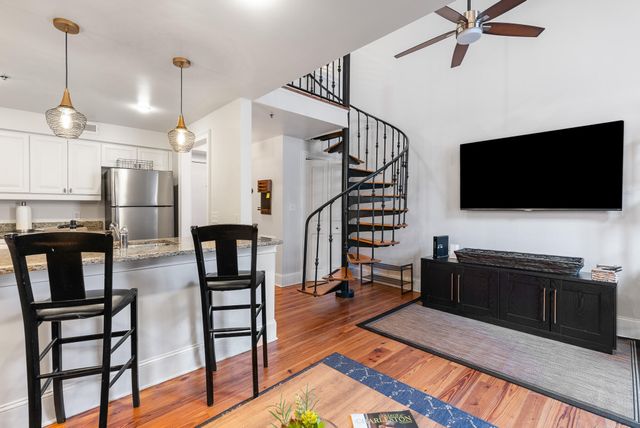 377 King Street Unit 203, Charleston, SC 29401