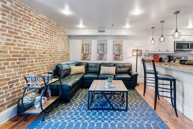 377 King Street Unit 203, Charleston, SC 29401