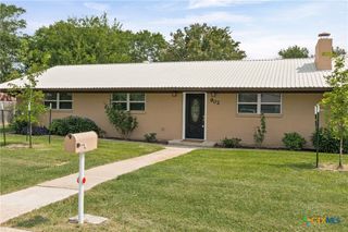 902 E Pam Street, Little River Academy, TX 76554