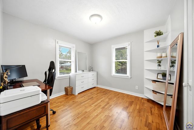 3226 SW Munson AVE, Topeka, KS 66604