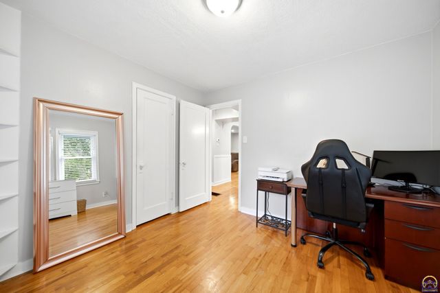 3226 SW Munson AVE, Topeka, KS 66604
