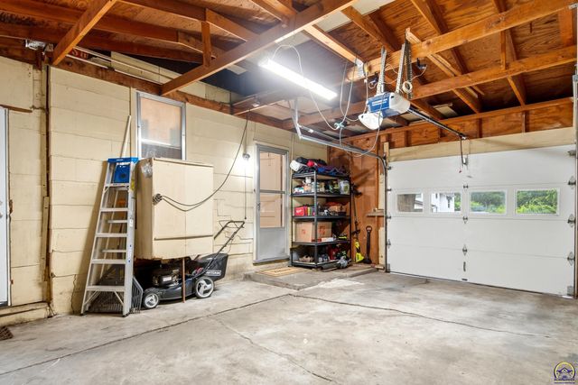 3226 SW Munson AVE, Topeka, KS 66604