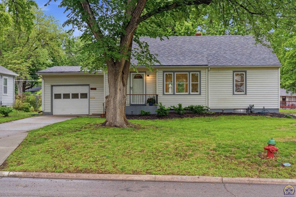 3226 SW Munson AVE, Topeka, KS 66604