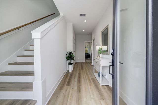 846 Elkhart Street E, Houston, TX 77091