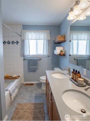 5006 NE 6th Street, Renton, WA 98059