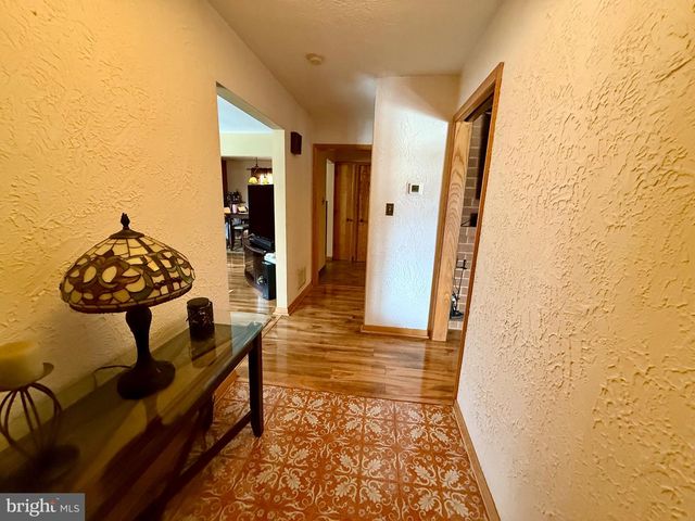 4921 5TH, Altoona, PA 16602