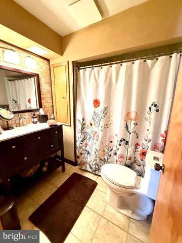 4921 5TH, Altoona, PA 16602