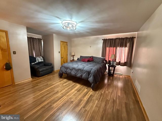 4921 5TH, Altoona, PA 16602