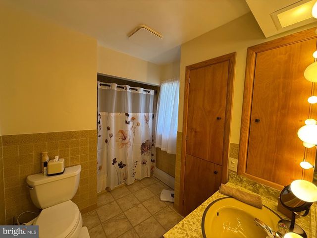 4921 5TH, Altoona, PA 16602