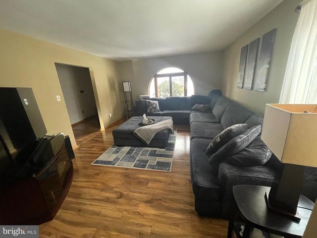 4921 5TH, Altoona, PA 16602