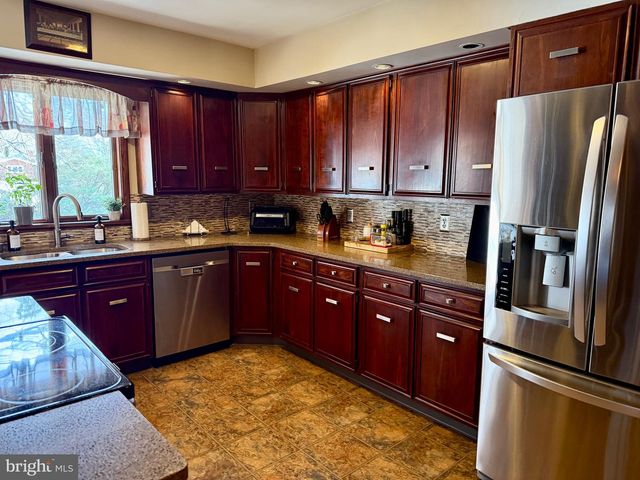 4921 5TH, Altoona, PA 16602