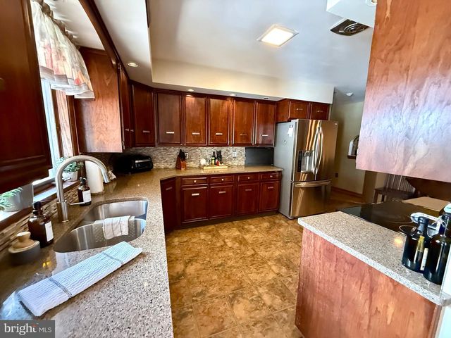 4921 5TH, Altoona, PA 16602