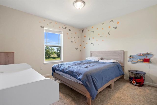 S86W34804 Knoll ROAD, Eagle, WI 53119
