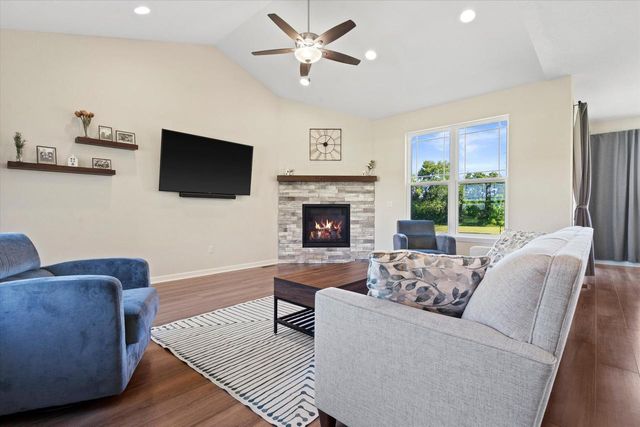 S86W34804 Knoll ROAD, Eagle, WI 53119