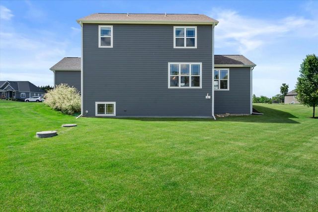 S86W34804 Knoll ROAD, Eagle, WI 53119