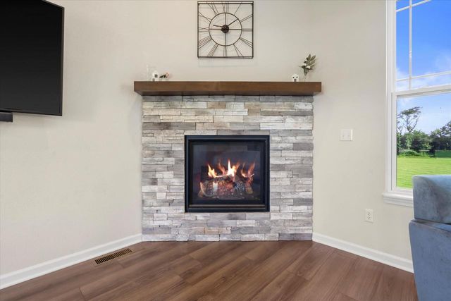 S86W34804 Knoll ROAD, Eagle, WI 53119