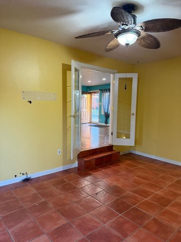 655 W Comstock Avenue, Elmhurst, IL 60126