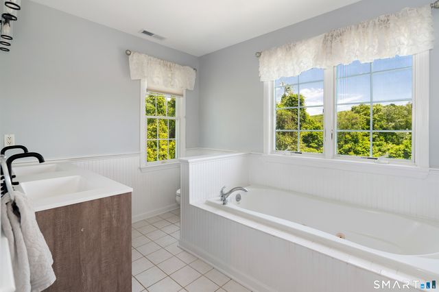 4 Fleetwood Lane, Brookfield, CT 06804
