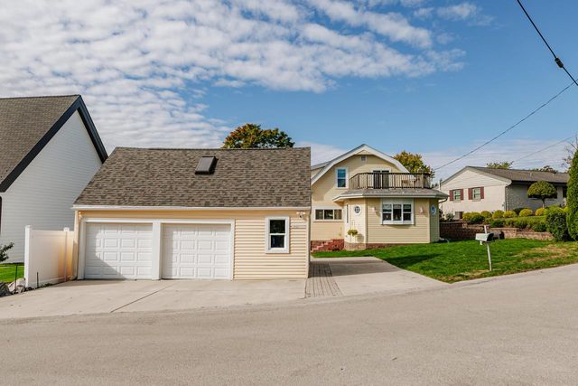 W186S7577 Kingston DRIVE, Muskego, WI 53150