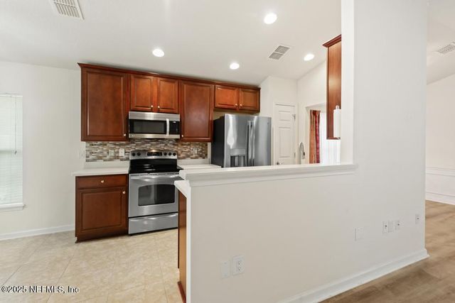 9080 SWEET TREE Trail, Jacksonville, FL 32256