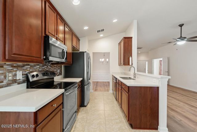 9080 SWEET TREE Trail, Jacksonville, FL 32256