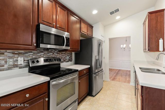 9080 SWEET TREE Trail, Jacksonville, FL 32256