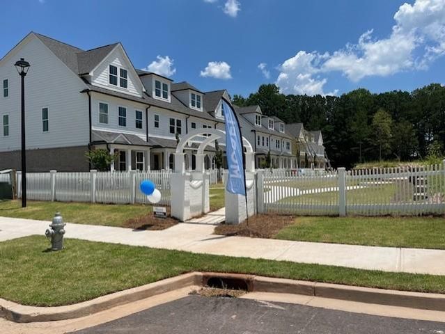 204 Village Overlook J2, Canton, GA 30114